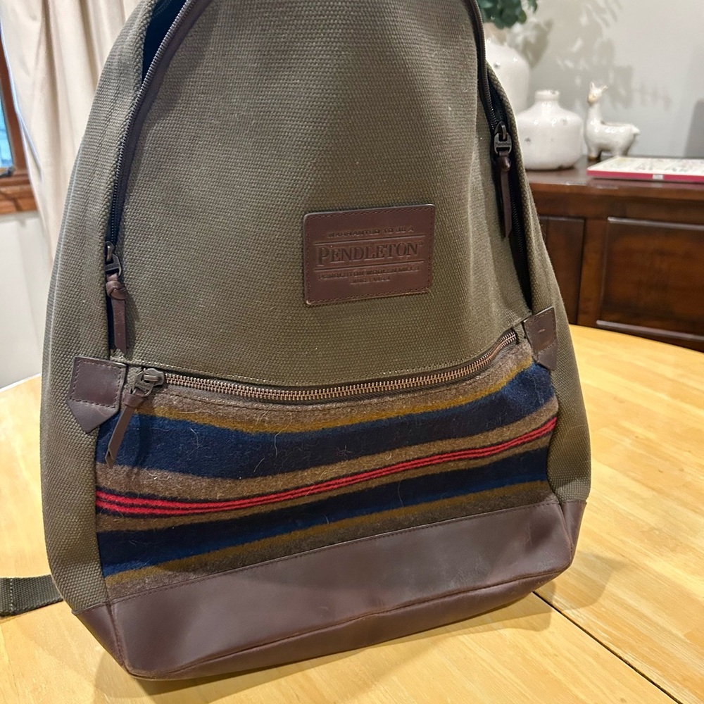 Pendleton backpack, like new - Picture 2 of 7
